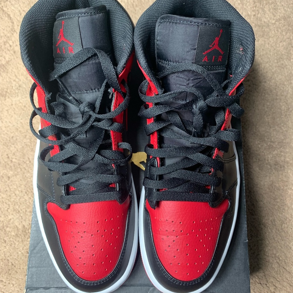 Air Jordan 1 Mid ‘Banned’